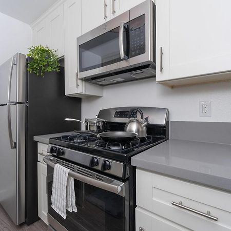 Universal Studios 8 Min Drive Two Bedroom Apartment With Free Parking Лос Анджелис Екстериор снимка