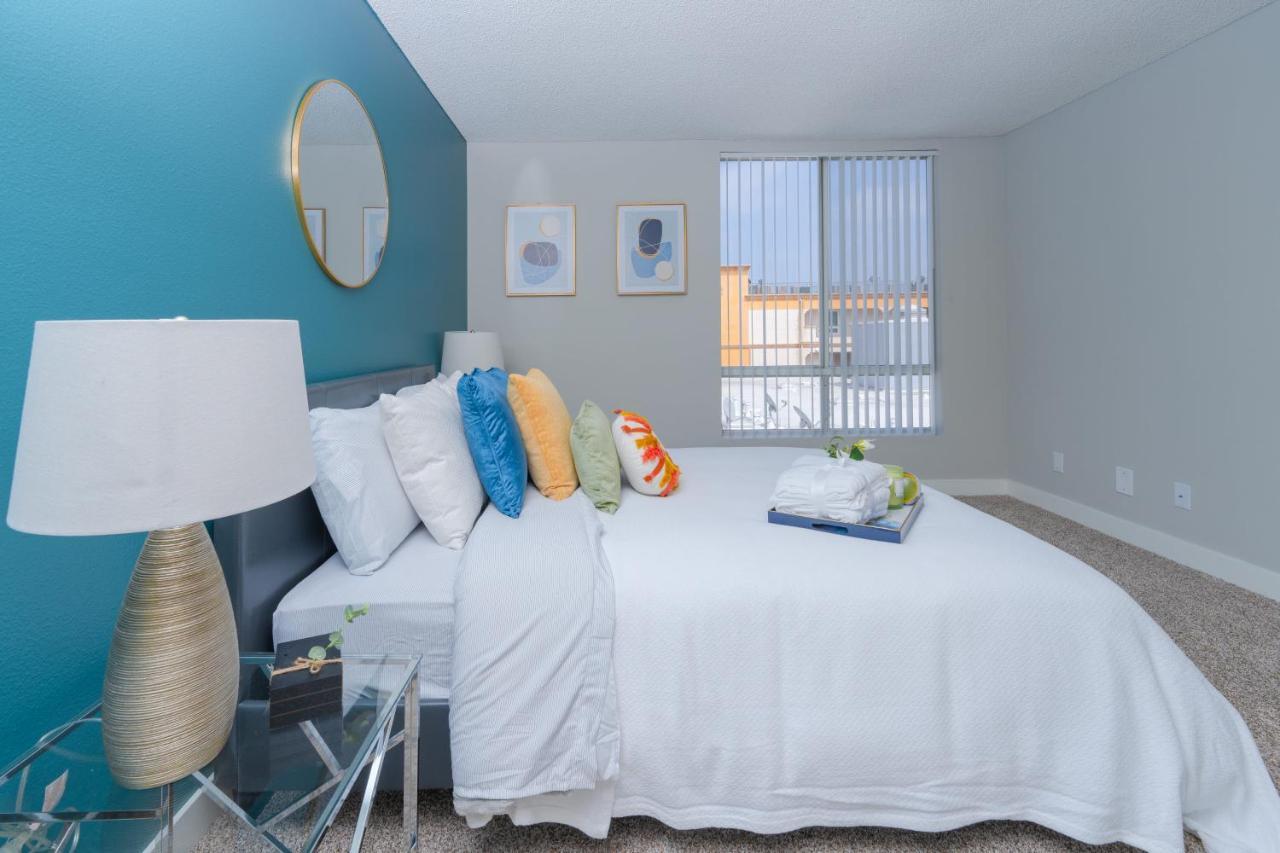 Universal Studios 8 Min Drive Two Bedroom Apartment With Free Parking Лос Анджелис Екстериор снимка