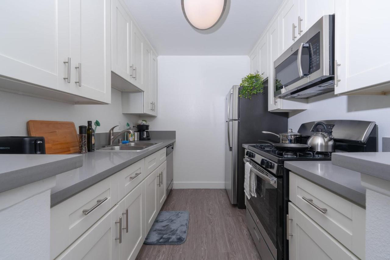 Universal Studios 8 Min Drive Two Bedroom Apartment With Free Parking Лос Анджелис Екстериор снимка